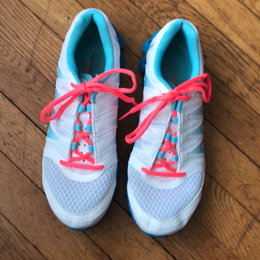 Athletic shoes